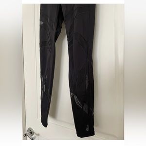 lululemon womens black leggings with mesh cutouts size 4